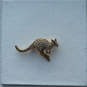 Gold tones kangaroo brooch